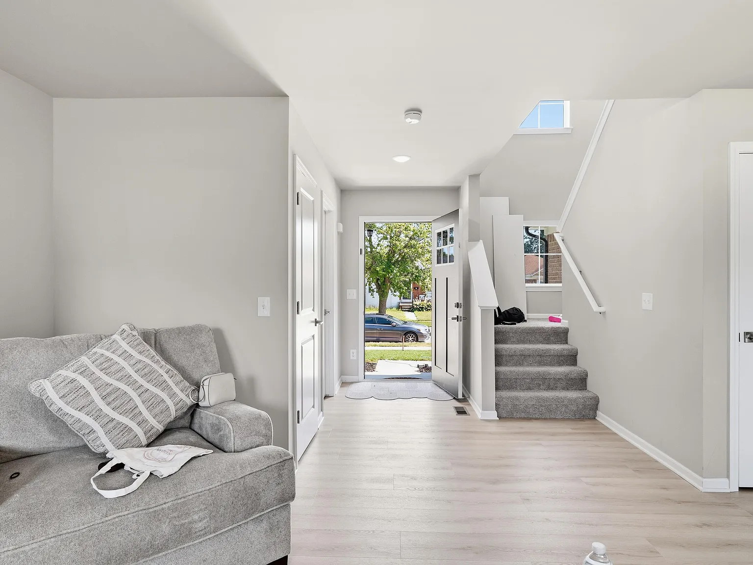 4 bed, 3.5 bath, 2368 sqft, $3,200 — Photo 4