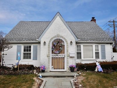 1 Birch Court E, Farmingdale, NY, 11735