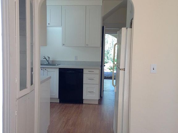 breakfast nook behind the kitchen