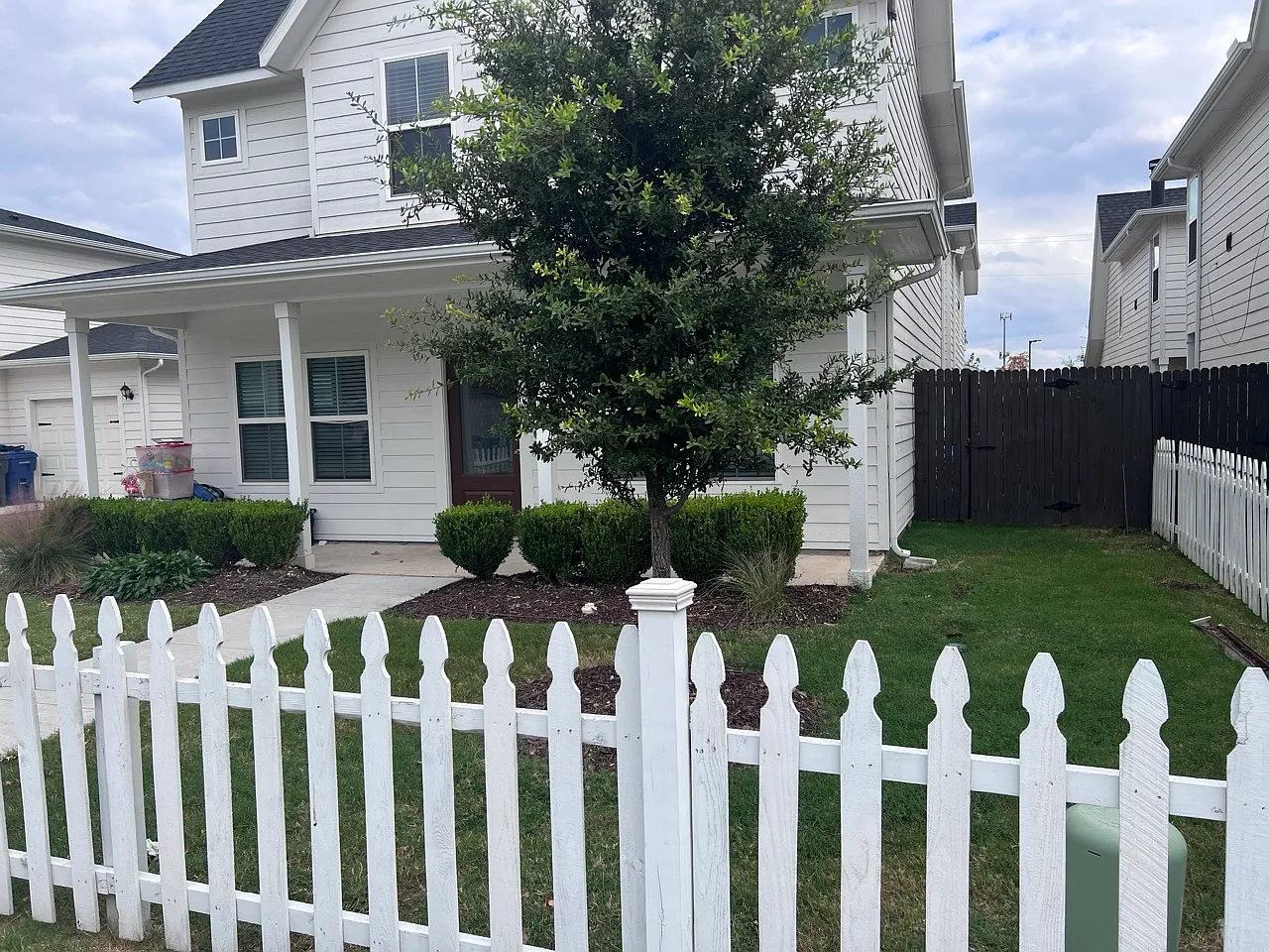 3 bed, 2.5 bath, 1850 sqft, $2,295 — Photo 3