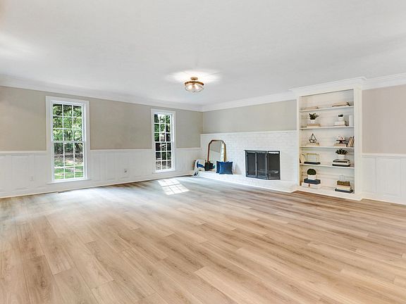 4th image of 1609 Falls Ct