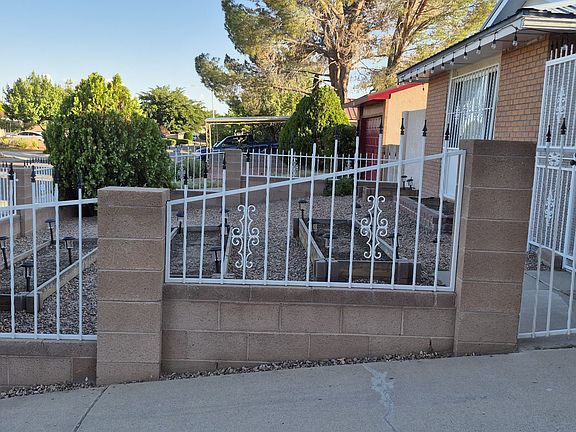 3rd image of 813 Cesars Palace Dr NW