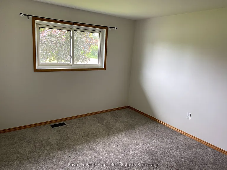 2350 7th Line #MAIN FLOOR — Photo 8