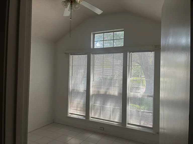 4605 High Pointe Dr — Photo 16