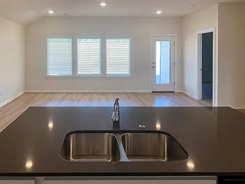 4 bed, 1824 sqft, $1,900 — Photo 4