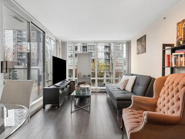 1438 Richards St #205, Vancouver, BC V6Z 3B8