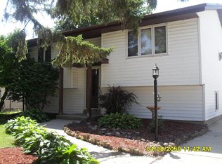 6930 Surrey Ln, Racine, WI 53402