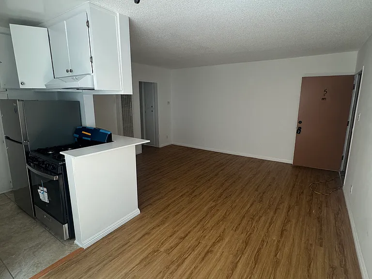 3945 Frances Ave #5 — Photo 4
