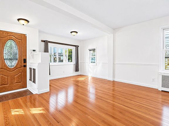 4th image of 1787 Randall Ave