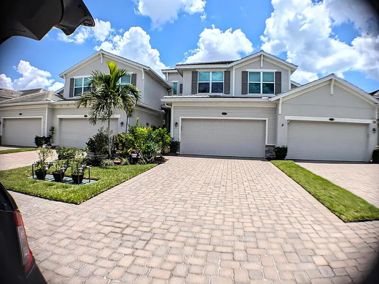 923 Tidewater Shores Loop — Photo 1