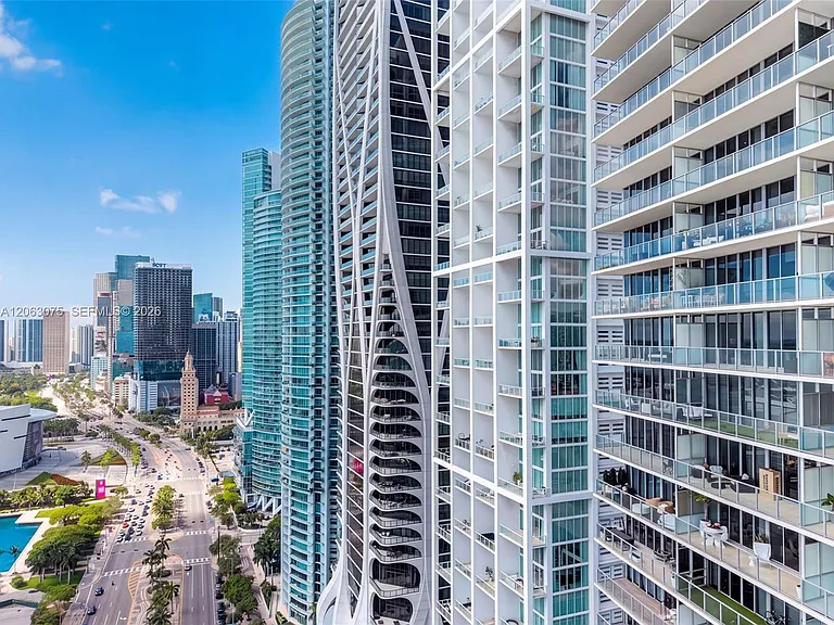 1100 Biscayne Blvd #2902 — Photo 18