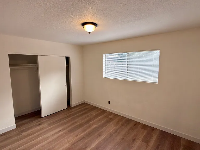 5623-5625 Blackoak Ct — Photo 6
