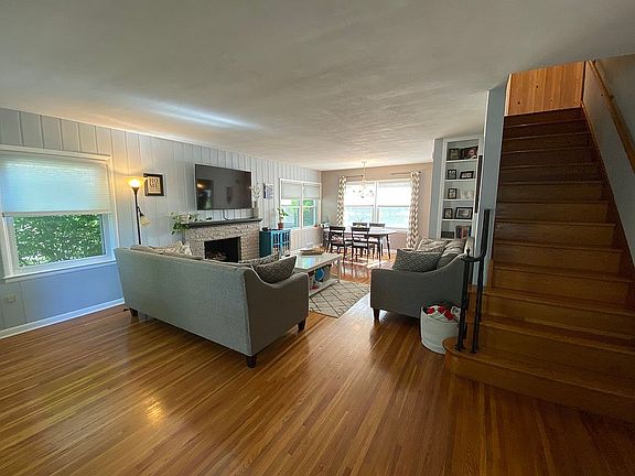 4th image of 129 Douglas Dr