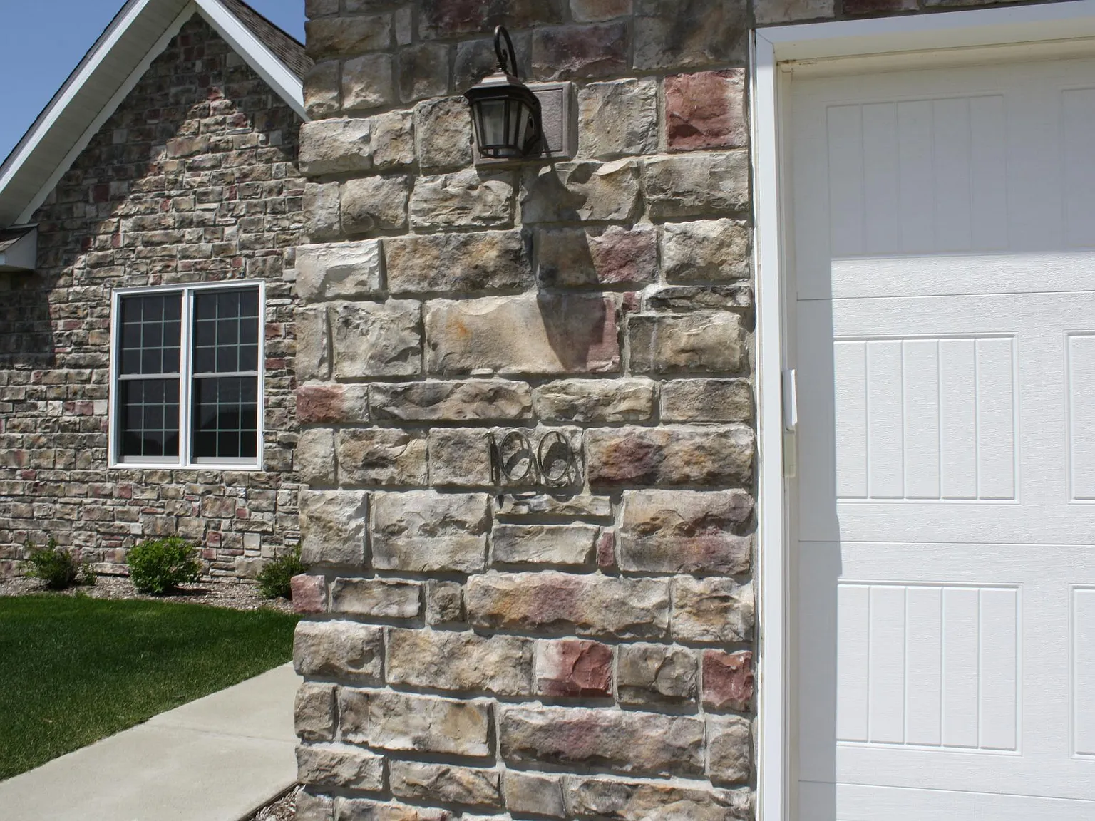 4 bed, 2.5 bath, 2456 sqft, $3,250 — Photo 2
