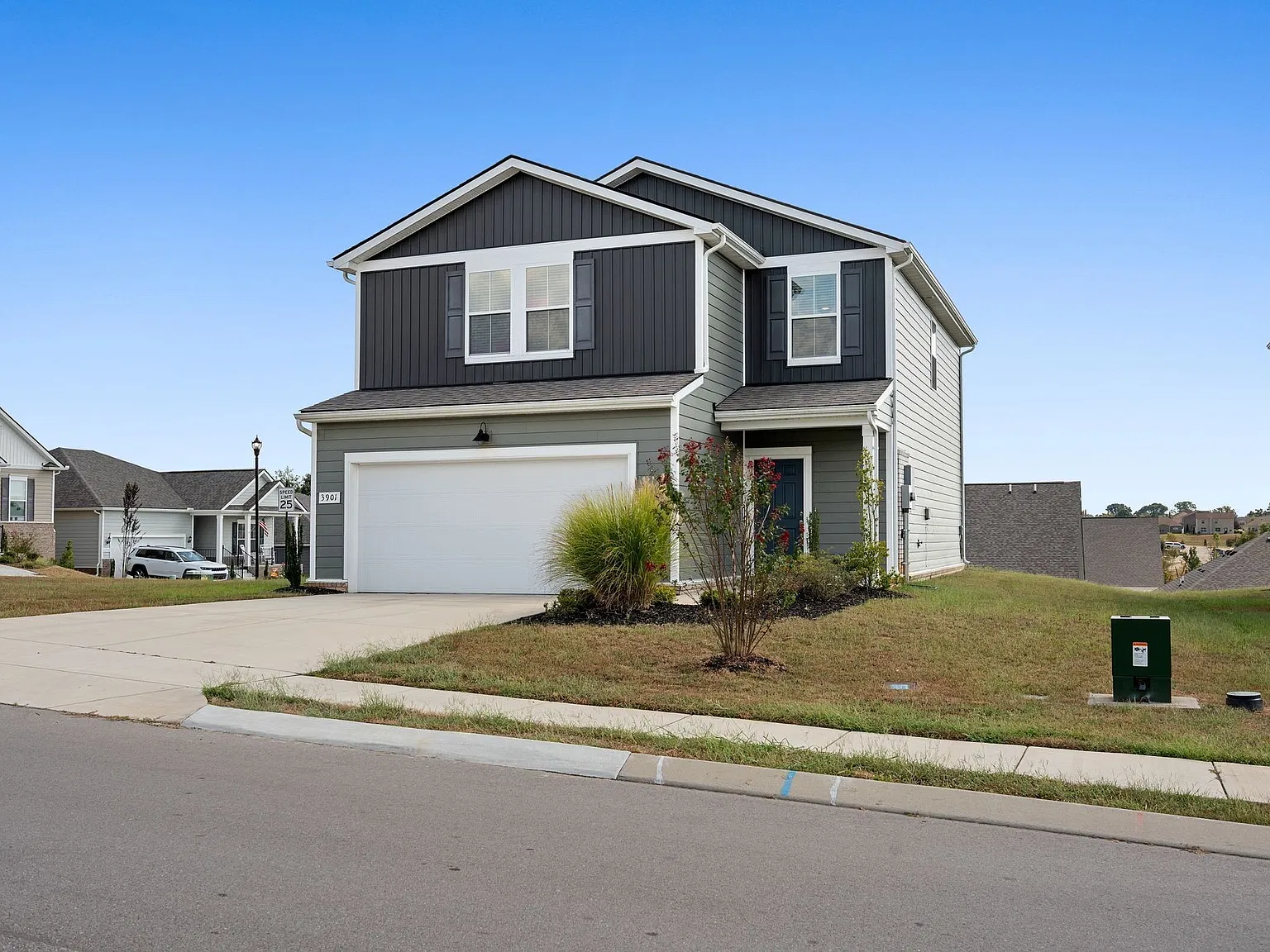 3 bed, 2.5 bath, 1923 sqft, $1,975 — Photo 1