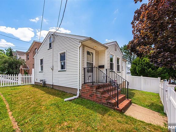 3rd image of 517 1st St