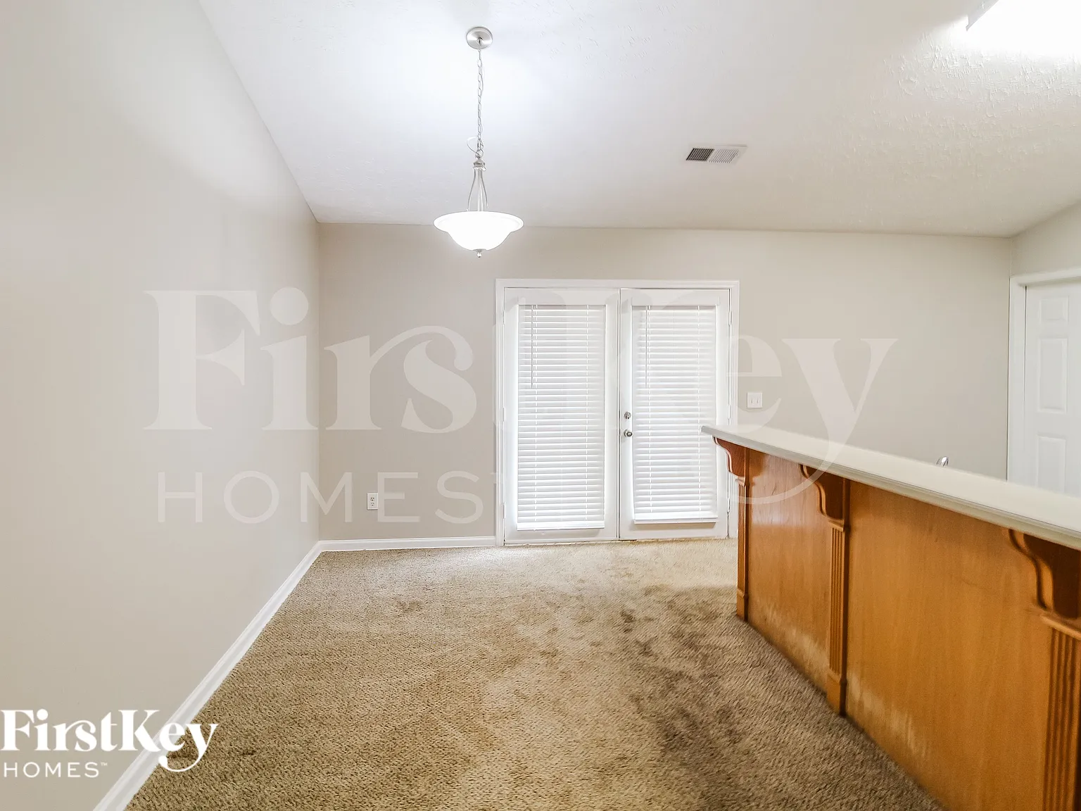 3 bed, 2.0 bath, 1374 sqft, $2,110 — Photo 4