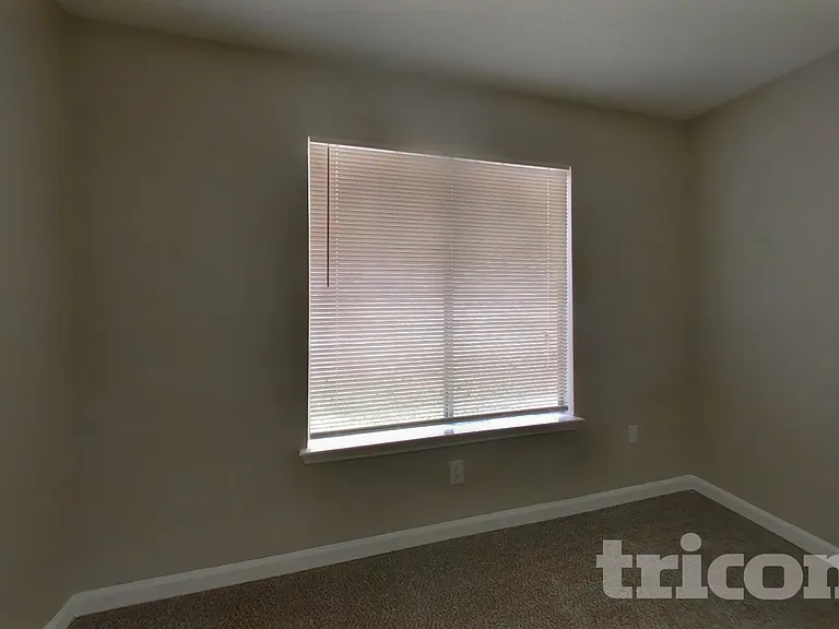 16027 Hidden Acres Dr — Photo 12