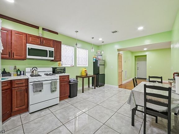 3rd image of 1321 Clinton Ave #2