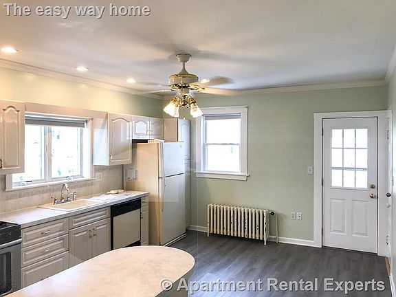 2nd image of 25 Lake St Floor 1
