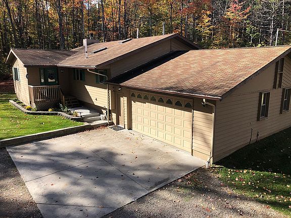 Attached 2-car garage 