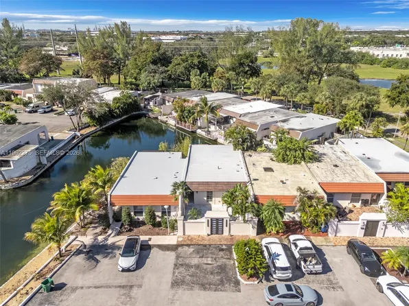 7412 Big Cypress Dr, Miami Lakes, FL 33014