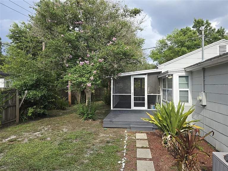1001 W Beacon Ave — Photo 16
