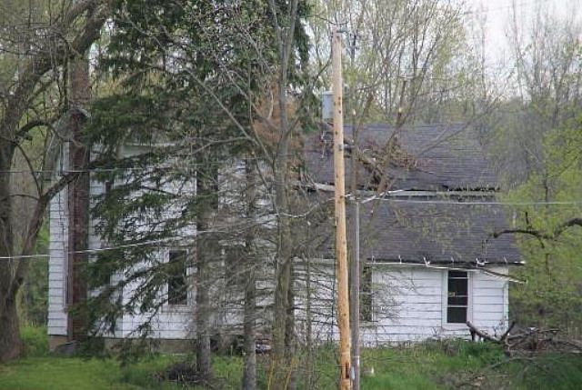 1st image of 555 Oak St
