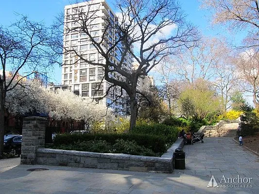 Rented by Anchor Associates | media 14