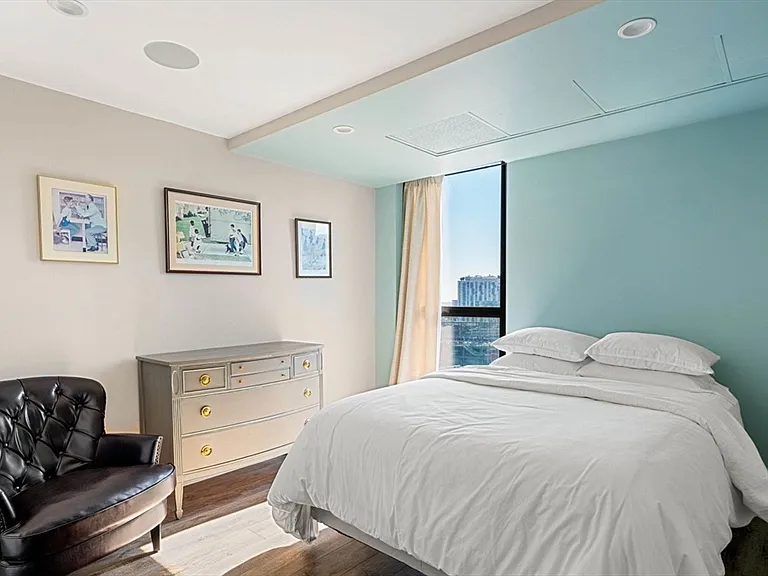 566 Commonwealth Ave #Penthouse 2 — Photo 16