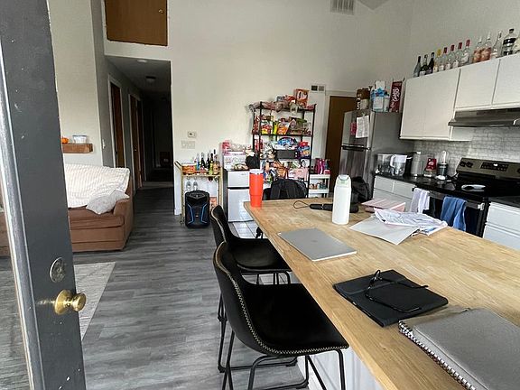 3rd image of 2169 Indianola Ave APT B
