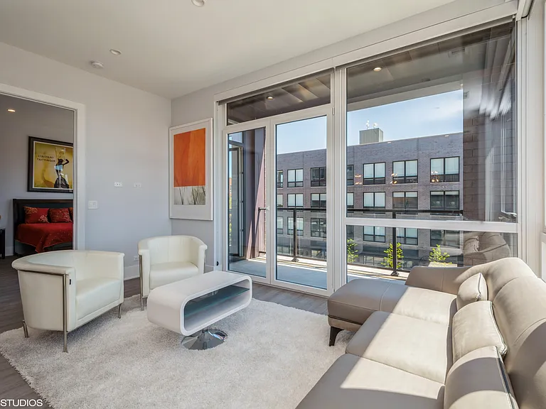 2353 W Wabansia Ave #Penthouse 405 — Photo 4