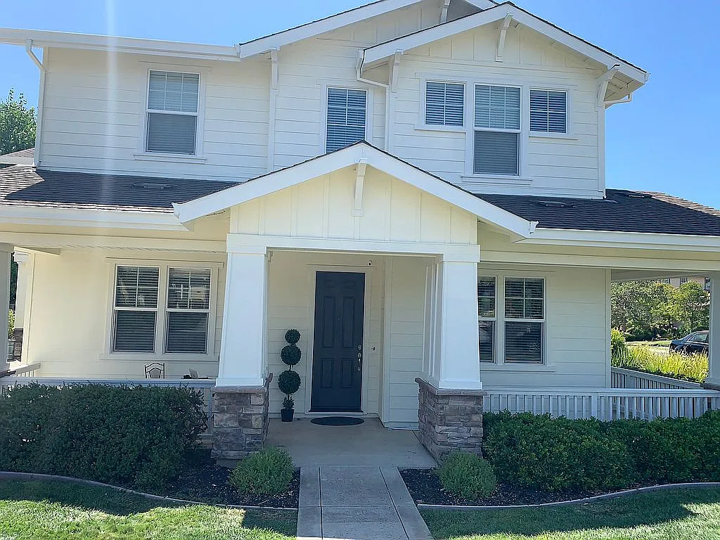 239 Buttercup Ct photo 1