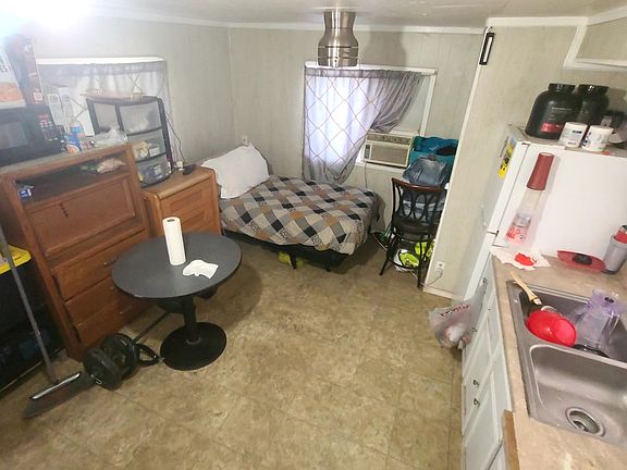 5th image of 859 Thompson Pl