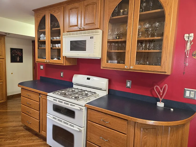 2340 Morton Ave — Photo 13