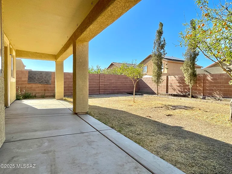 11889 W Heyburn Dr — Photo 3