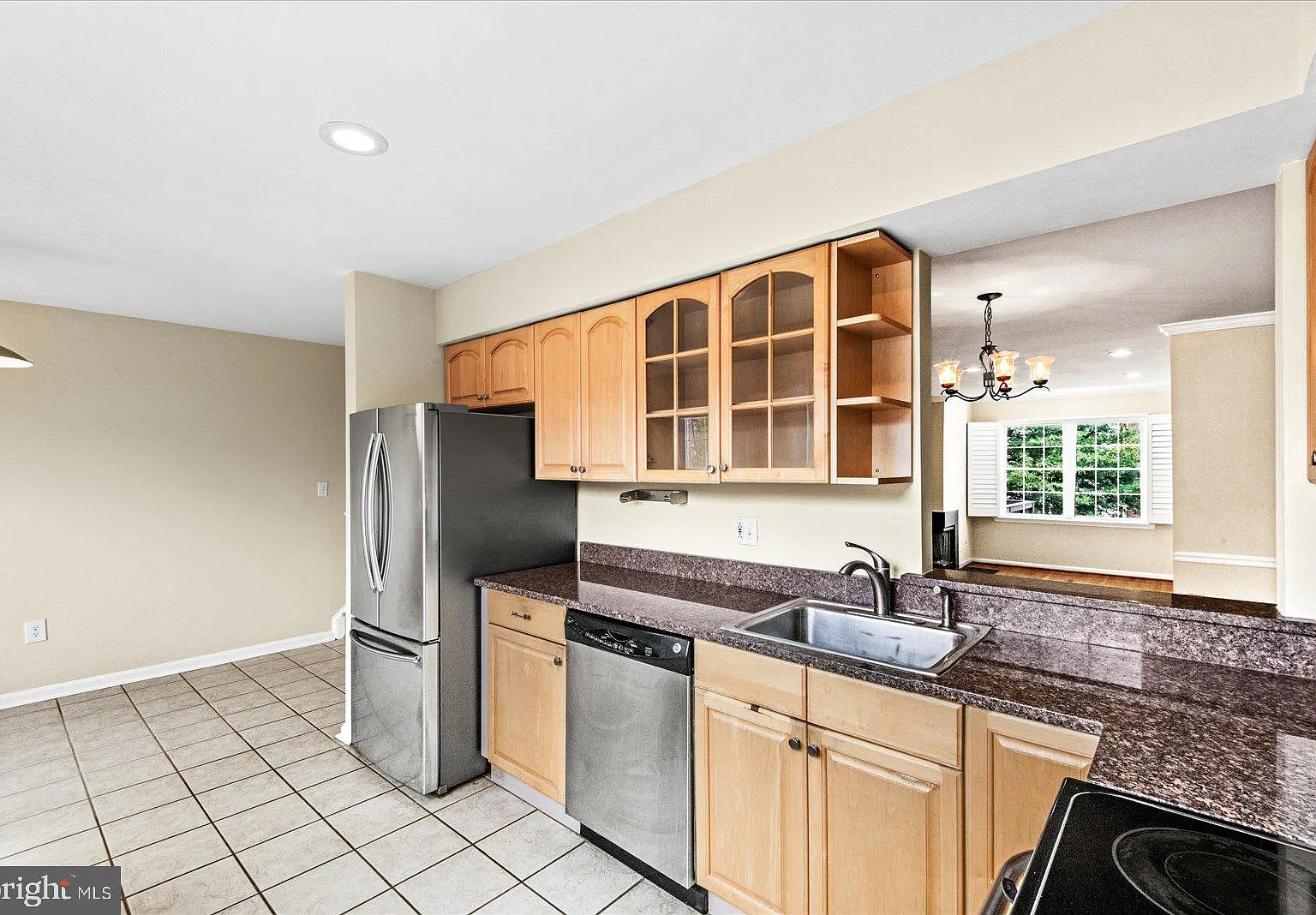 3 bed, 4.0 bath, 2070 sqft, $3,800 — Photo 2