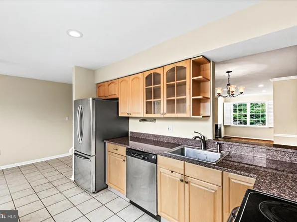 2112 Hutchison Grove Ct, Falls Church, VA 22043