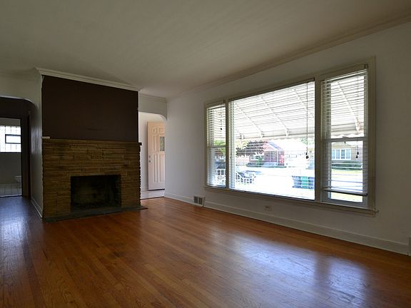 3rd image of 9927 S Sawyer Ave