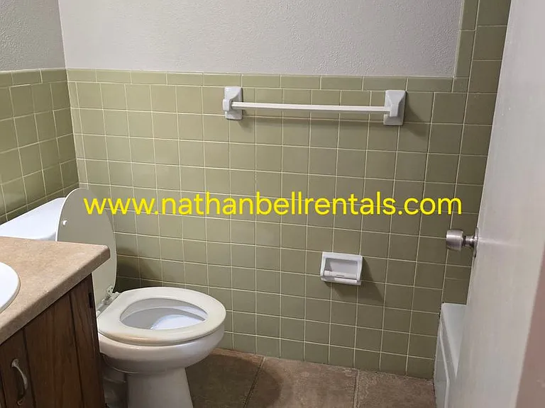 1075 22nd St NE — Photo 6