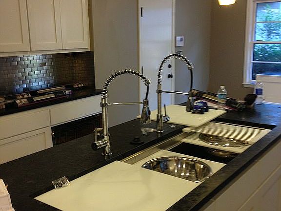 A Galley 5 1/2' sink