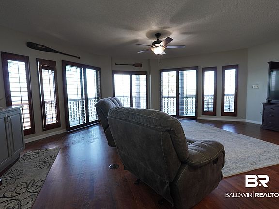 3rd image of 3851 Spinnaker Dr Unit 101
