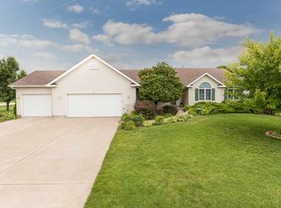 4812 White Post Rd, Bettendorf, IA 52722
