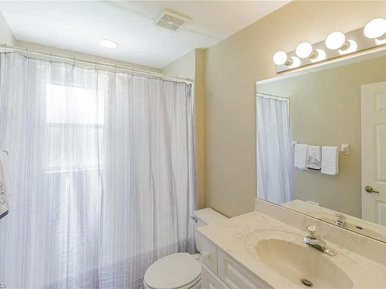 5502 Greenwood Cir #1 — Photo 18
