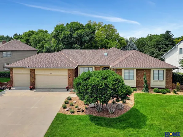 8215 Dorset Dr, Lincoln, NE 68510
