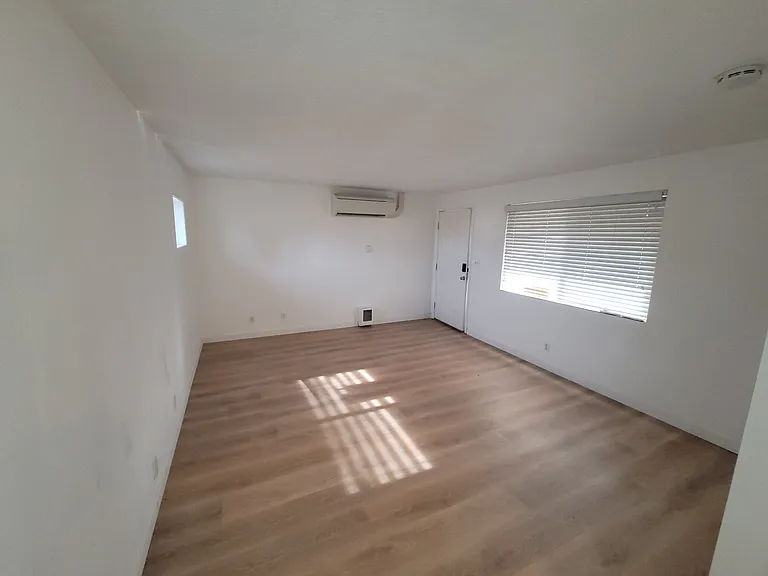 221 N Underwood St #221 — Photo 4