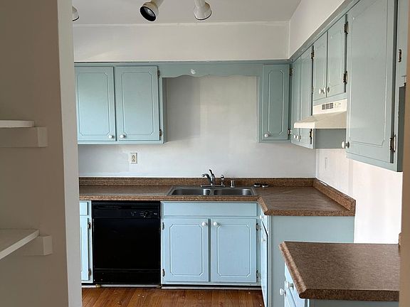 4th image of 247 Woodhill Ln #4