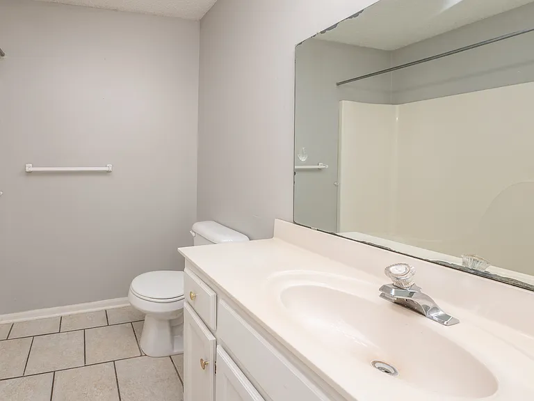 8906 NE 73rd Ct #8906 — Photo 4