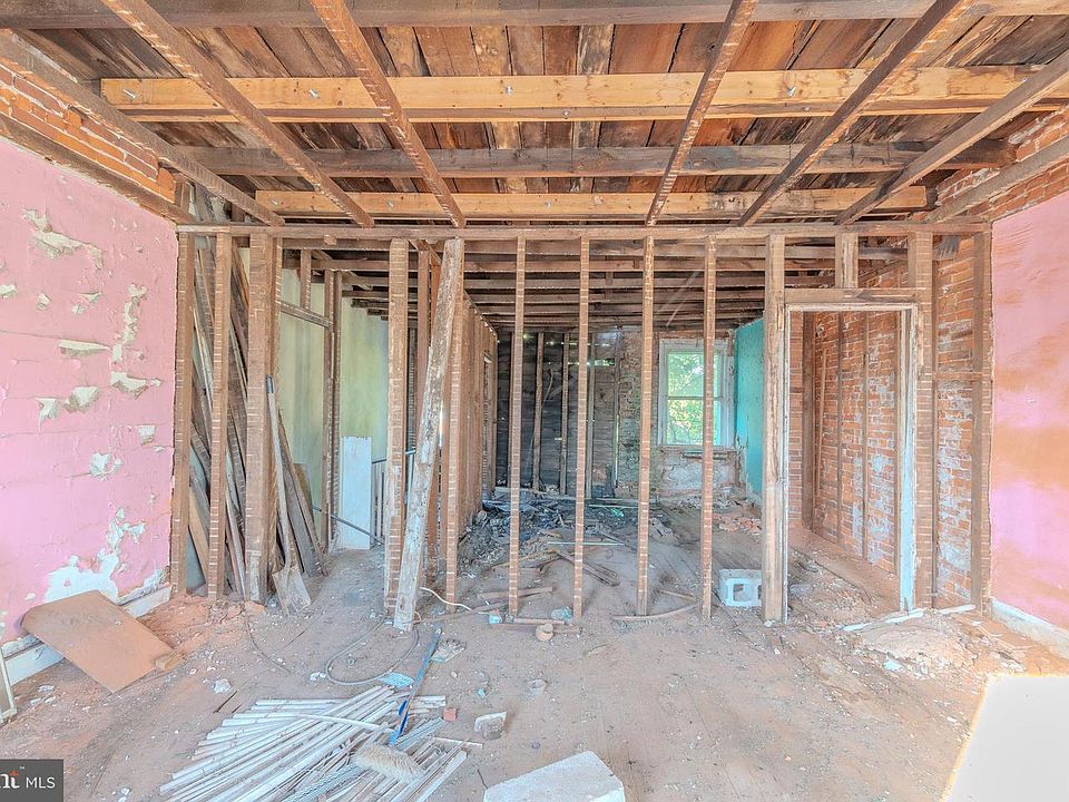 1st image of 1827 E Madison St