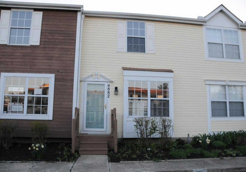 1st image of 4882 Stoneybrook Blvd